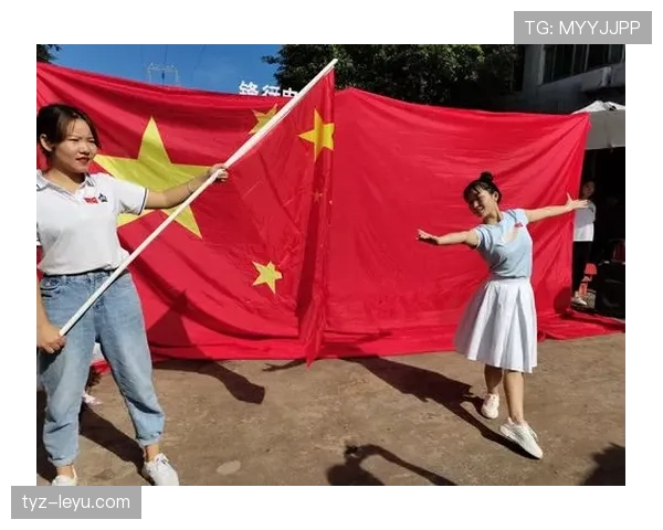 越南队高举金星旗帜凝聚团结力量，备战国际赛事状态显著回升