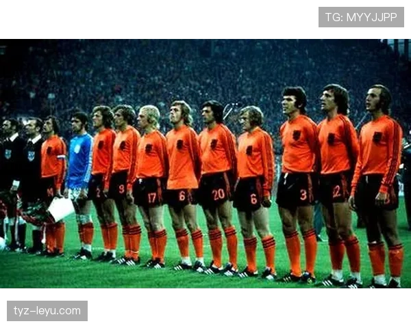 克鲁伊夫与贝肯鲍尔：足球智慧交锋引领战术革命