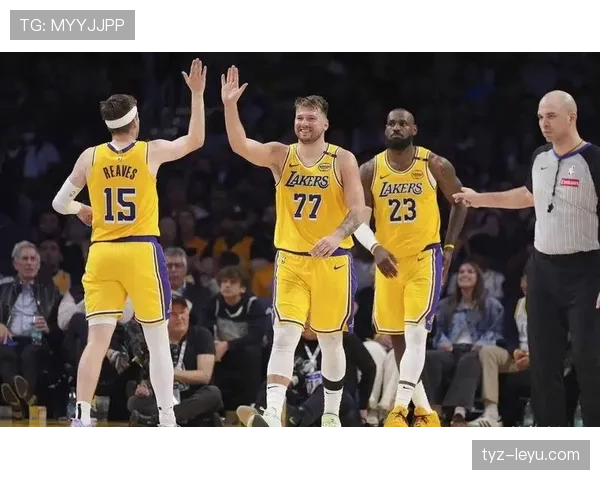 戴维斯进攻状态持续火热，能否率湖人季后赛重返巅峰？